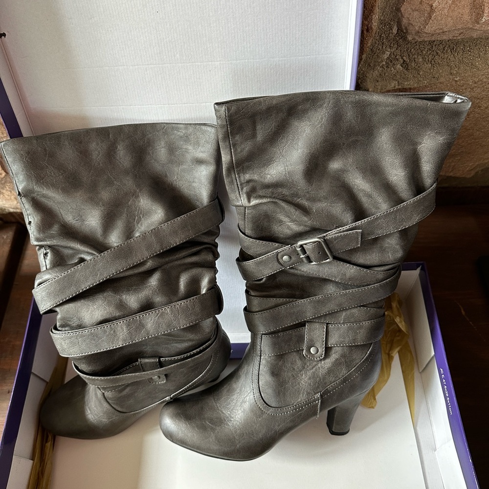Madden Girl Piinup Boot size 8.5. Barely worn.  Includes box.